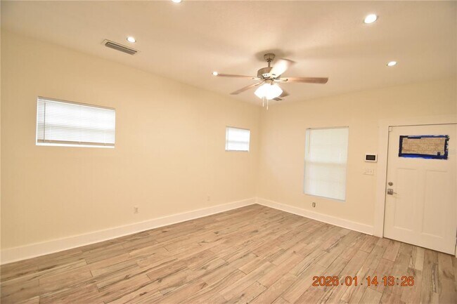 Foto del edificio - 907 E Patterson St