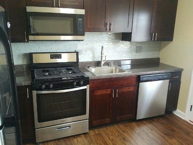 Kitchen - 956 Shermer Rd