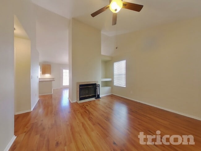 Building Photo - 715 Lotz Way