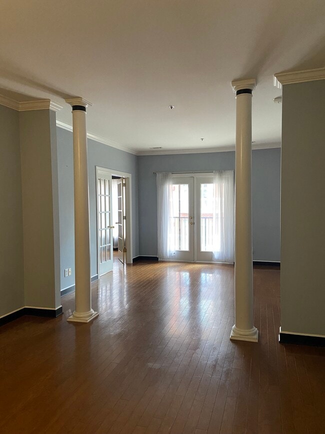 Living Area - 116 31st Ave N