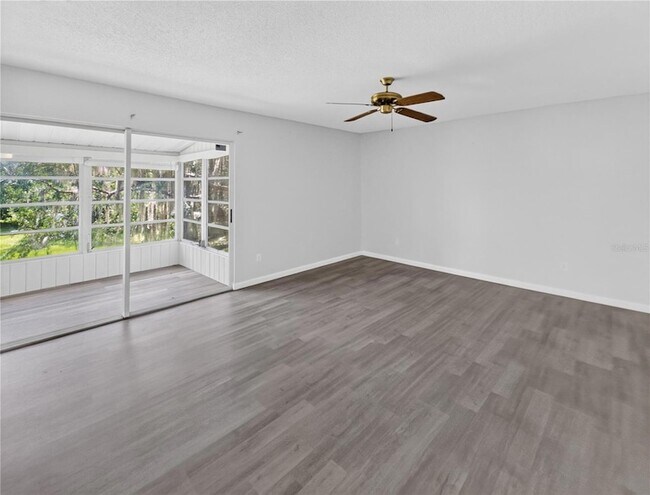 Foto del edificio - 600 Fairways Cir