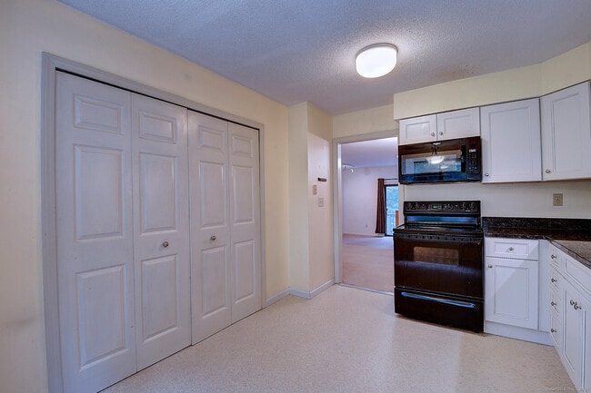 Building Photo - 298 Conestoga Way