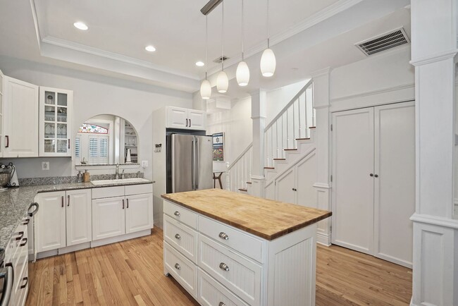 Foto del edificio - Lovely 2 BR/2.5 BA Apartment near Noma II!
