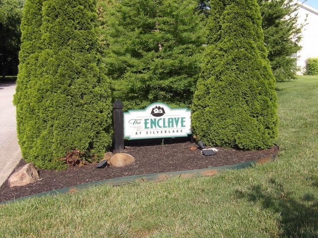 Building Photo - 108 Charleston Ct