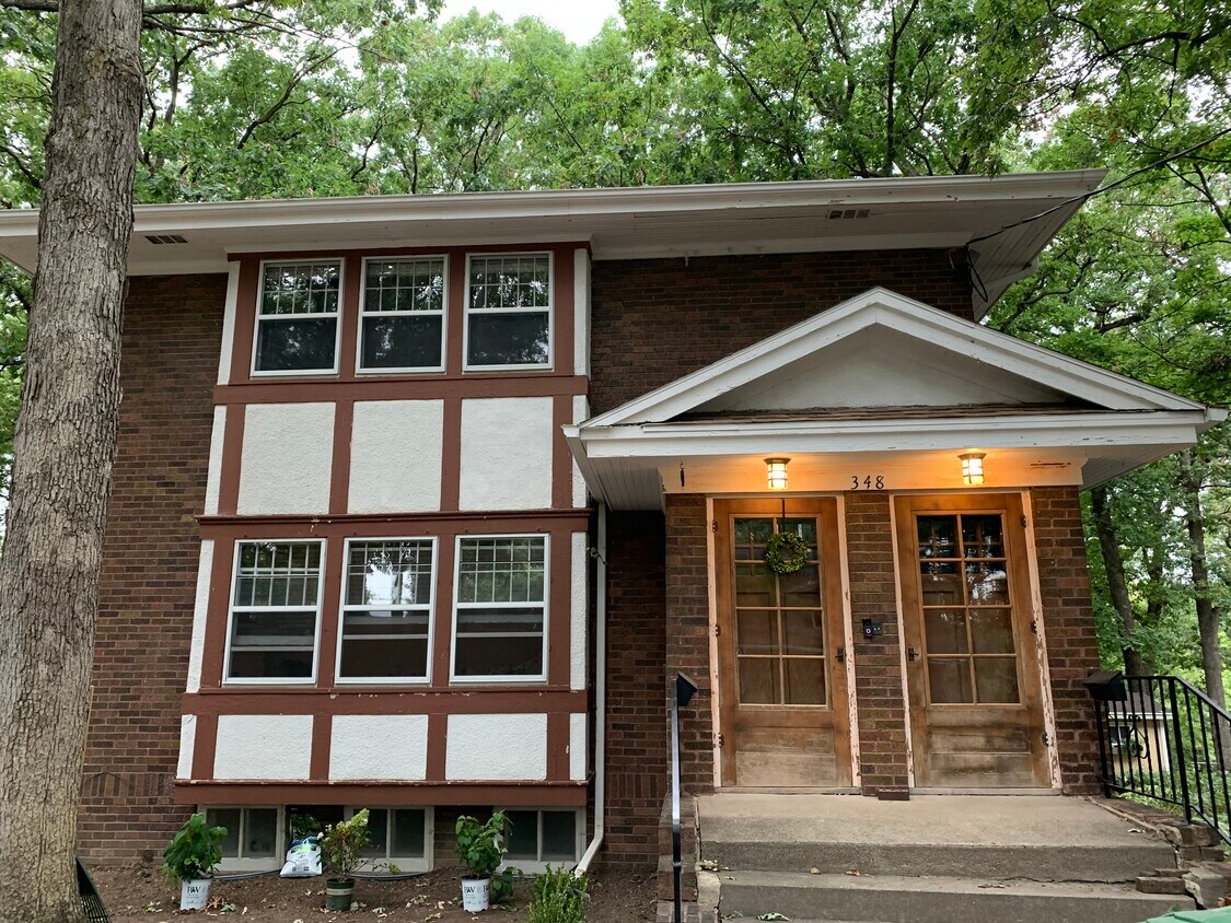 348 51st St Unit 2, Des Moines, IA 50312 Condo for Rent in Des Moines, IA