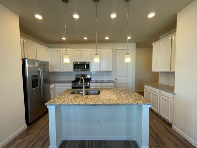 Building Photo - Beautiful & Spacious 4Bed, 3Bath In Breathtaking Erie Co,