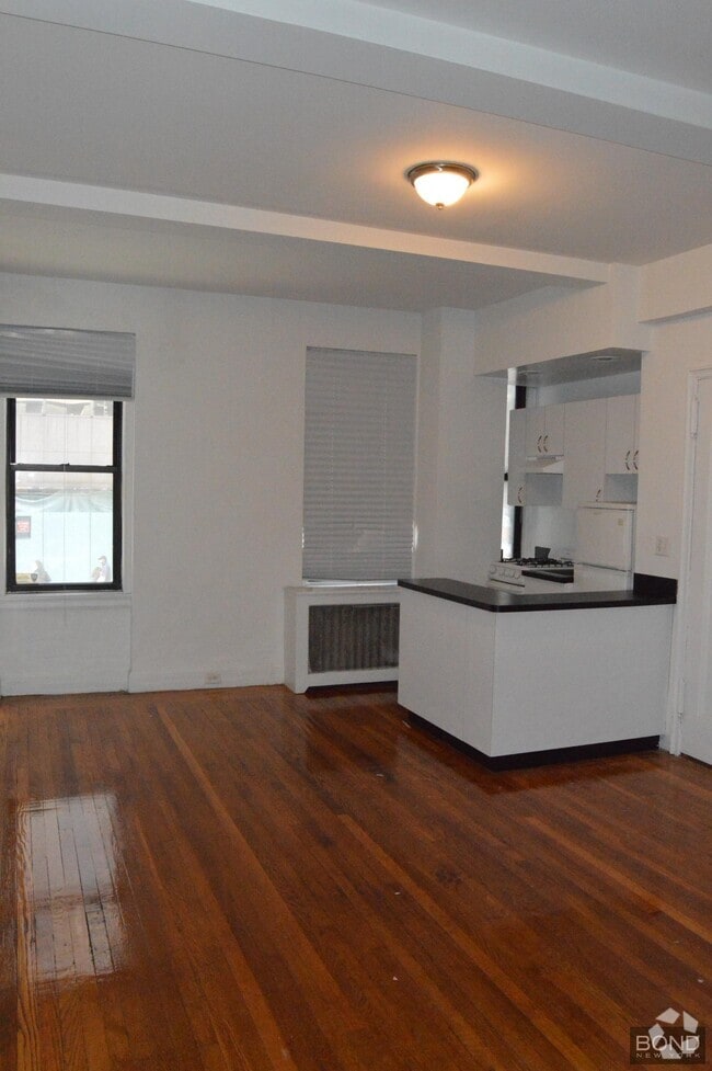 Building Photo - 140 E 46th St