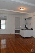 Building Photo - 140 E 46th St
