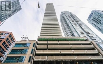 Building Photo - 2221 Yonge St