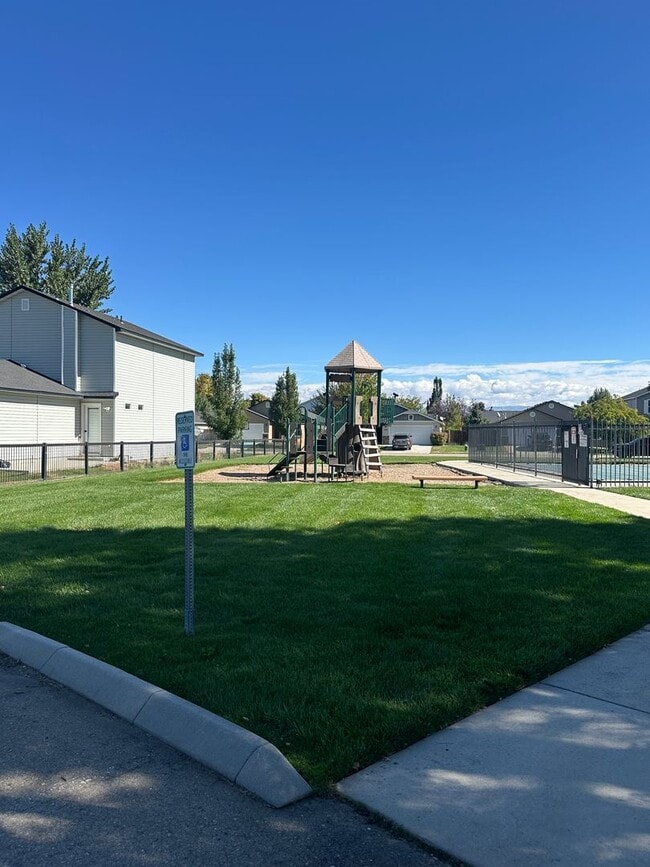 Building Photo - 3 bedroom 2 bath home in beautiful Meridian neighborhood!