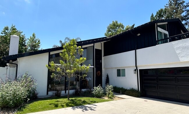 Photo - 22700 Flamingo St (Woodland Hills, CA) House