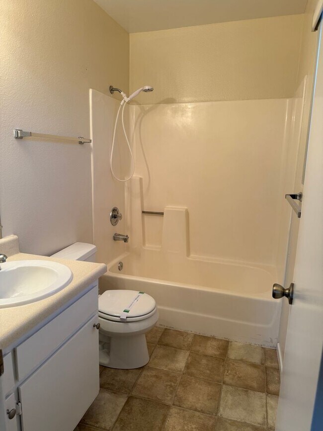 Foto del edificio - 8266-8266 Linden Rd