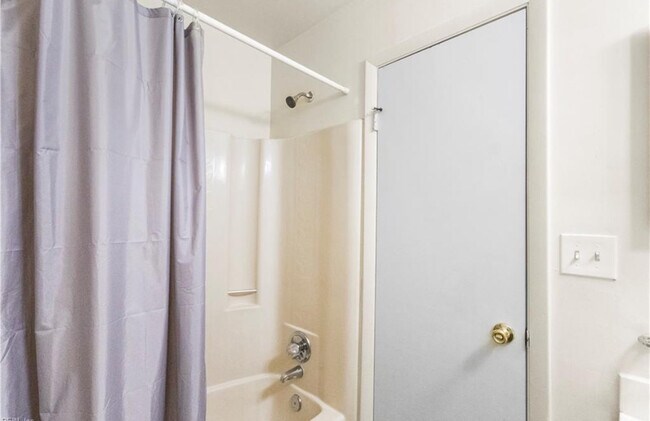 Foto del edificio - 900 Monarch Dr