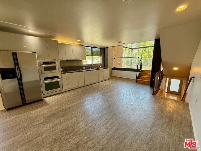 Foto del edificio - 530 N Larchmont Blvd