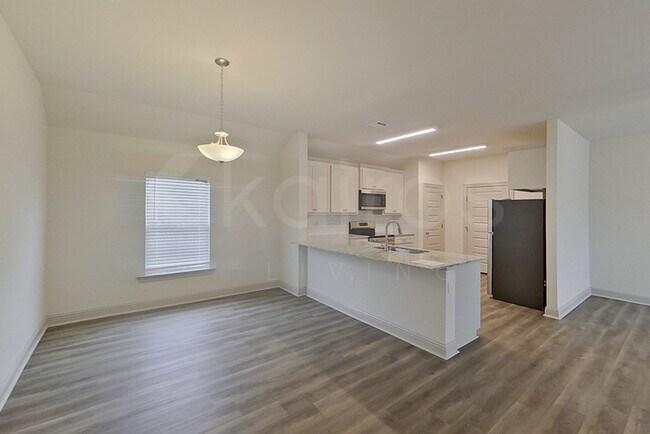 Foto del edificio - 8134 Hendrick Dr