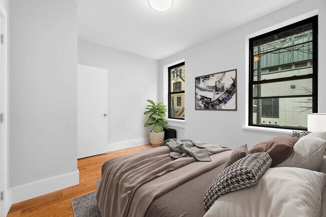 Building Photo - 502 W 152nd ST