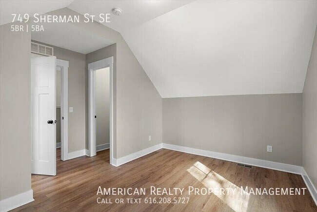 Foto del edificio - 749 Sherman St SE
