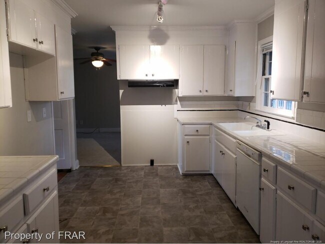 Building Photo - 311 Westview Dr