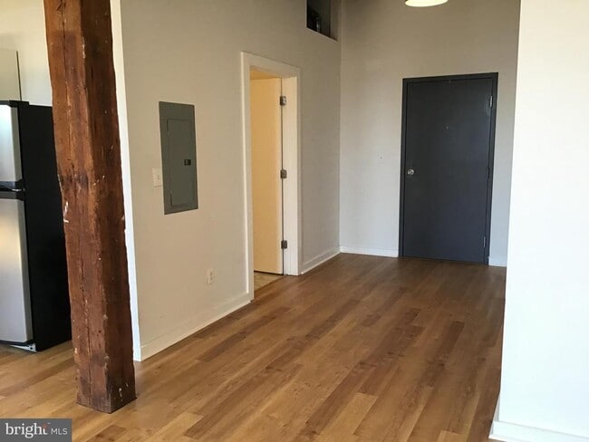 Building Photo - 1125 E Columbia Ave