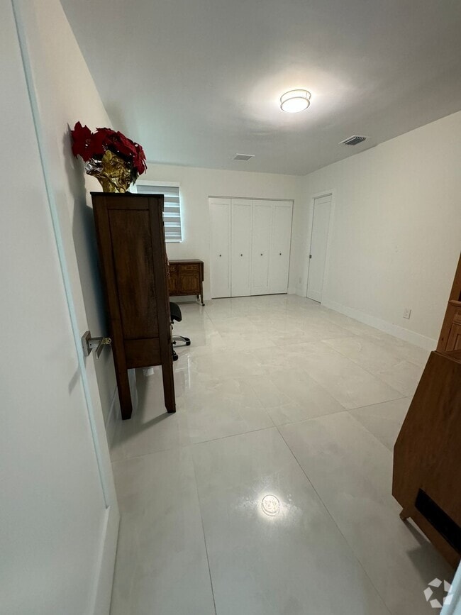 Building Photo - 14940 SW 69th Ct