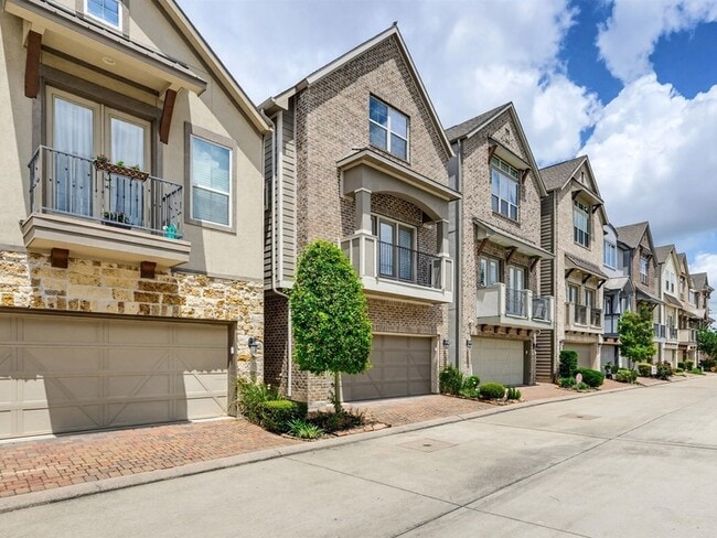 Photo - 8418 Oak Leaf Point Dr House