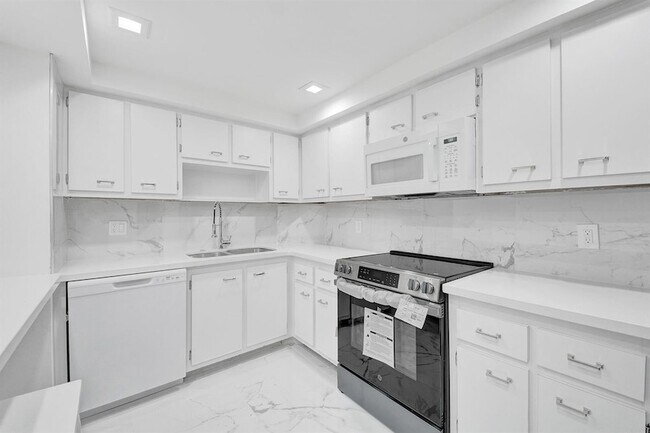 Foto del edificio - 3800 N Hills Dr