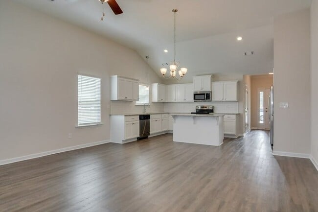 Building Photo - 418 Amesbury Dr