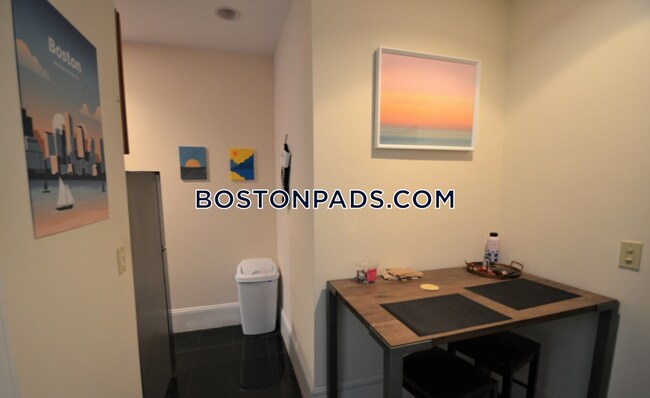 Foto del edificio - 56 Westland Ave
