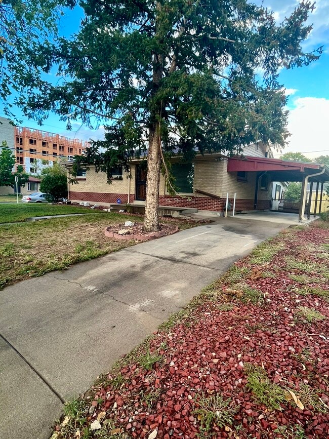 Foto del edificio - 1398 Salem St