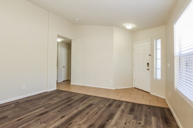 Foto del edificio - 2655 S 156th Ave