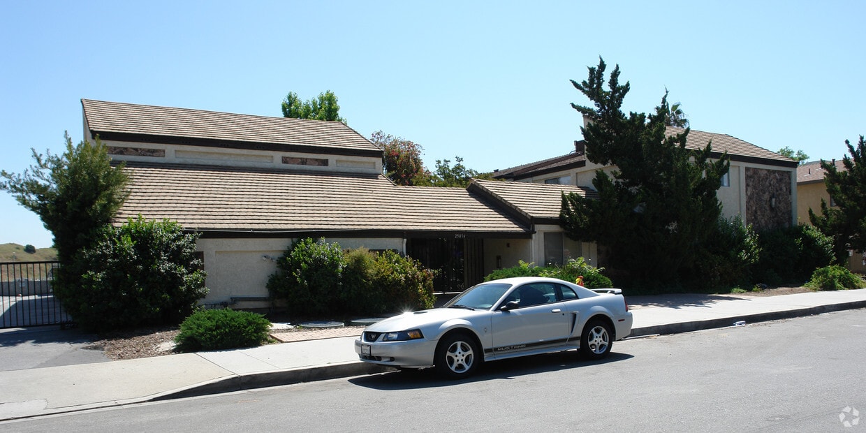 25016 Walnut St - CSC-Rye Canyon
