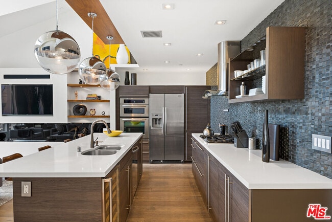 Building Photo - 1250 N Harper Ave