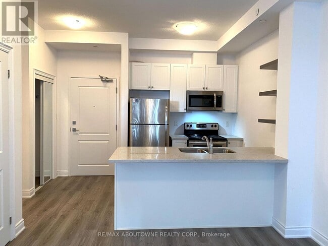 Building Photo - 125 Shoreview Pl