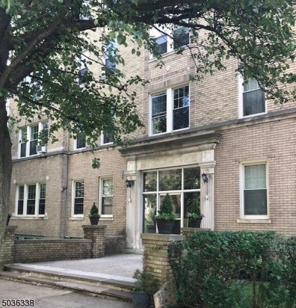 Primary Photo - 16 Seymour St