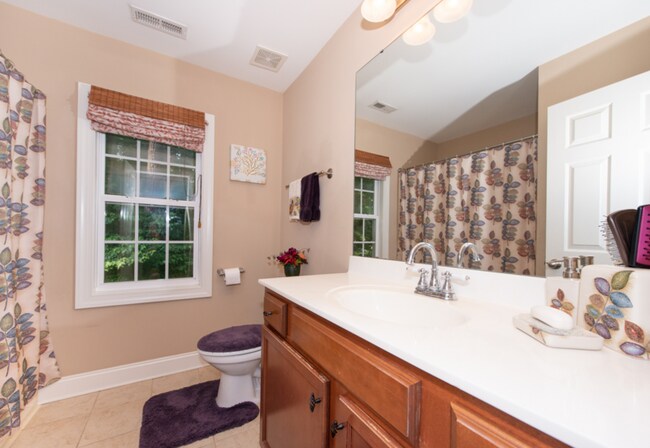 Foto del edificio - 1104 Kingston Ridge Rd