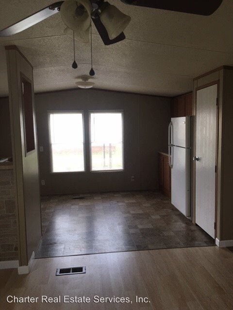 Building Photo - 2217 Twin Oaks Dr