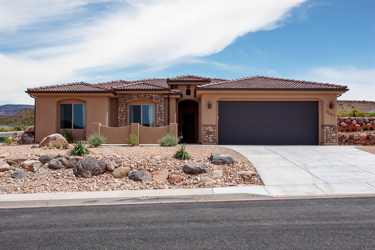 1207 S Rainbow Bridge St, Toquerville, UT 84774 House Rental in