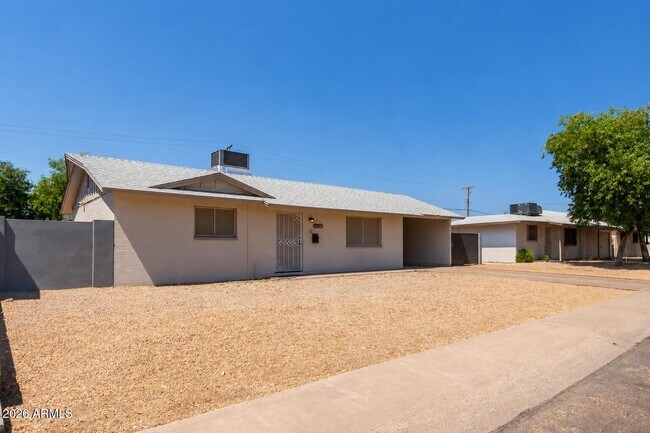Building Photo - 4212 W Vista Ave