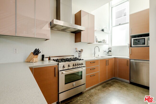 Foto del edificio - 1220 N Orange Grove Ave