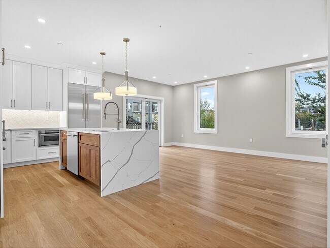 Foto del edificio - 551 E 7th St