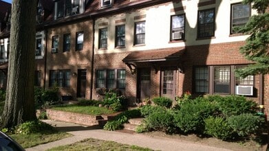 Building Photo - 382 Burns St