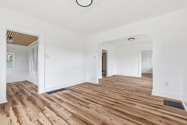 Foto del edificio - 2446 Morton St