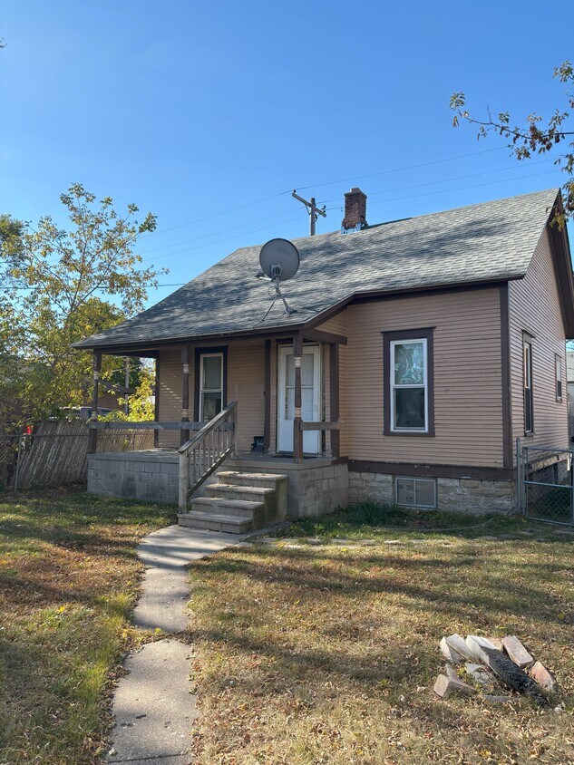 Primary Photo - 516 15th St S