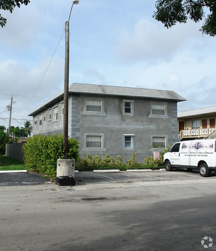 Foto del edificio - 5870 NW 16th Pl