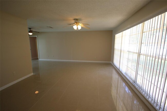 Foto del edificio - 2512 Cypress Bend Dr