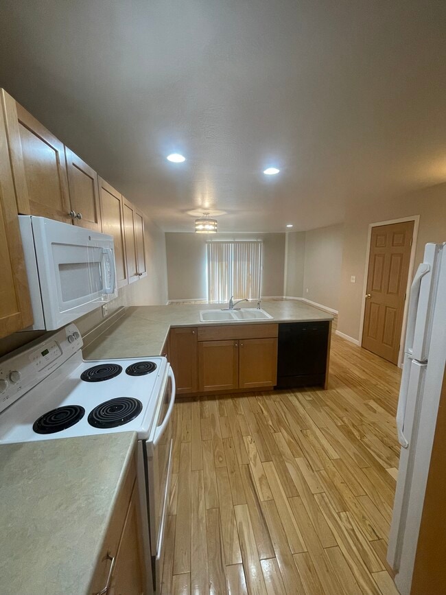 Building Photo - 4220 Central Ave