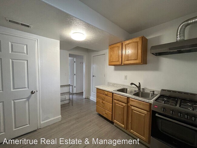 Building Photo - 3 br, 1 bath House - 1503 S. 2850 E.