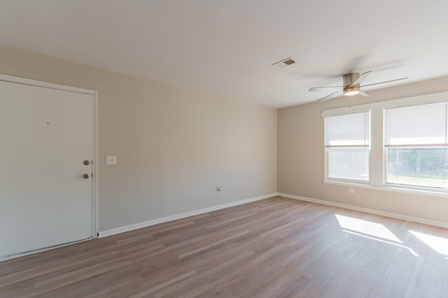 Foto del edificio - 7305 Patterson Rd
