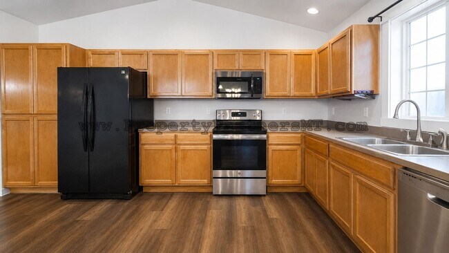 Foto del edificio - 3 Bedroom 2 Bath House - Near Emily Dickinson School