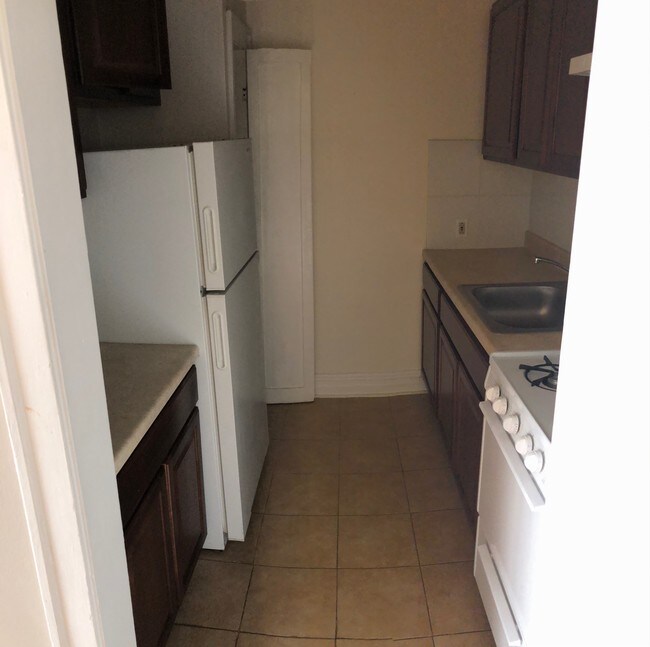 Building Photo - 2209 S 61st Ct